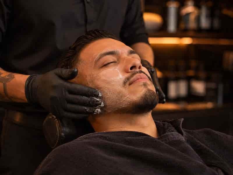 Facial para hombre con limpieza profunda en El Marqués