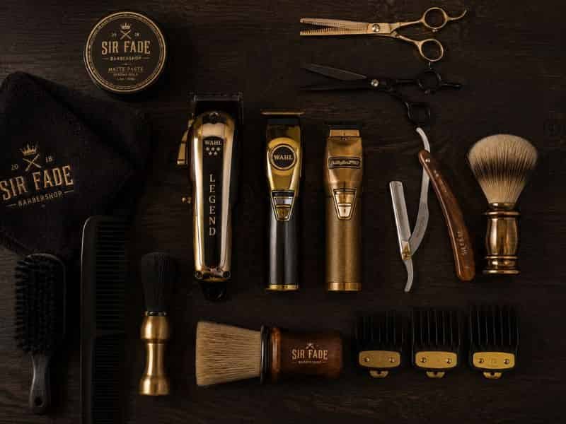 Diseño de cejas, corte infantil y color para hombre en El Marqués